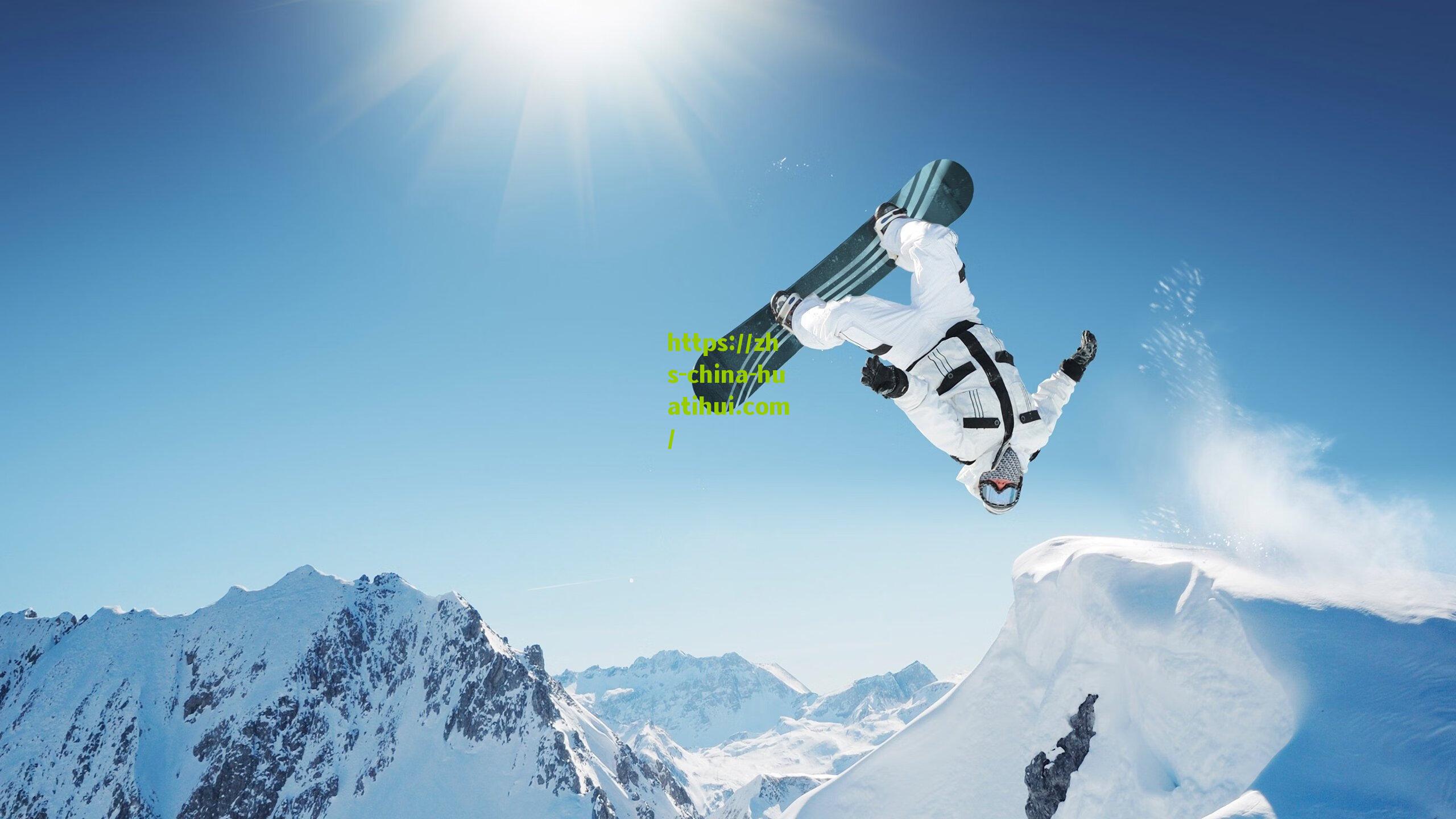 他来了他来了，单车少年带着他的作业飞驰而来